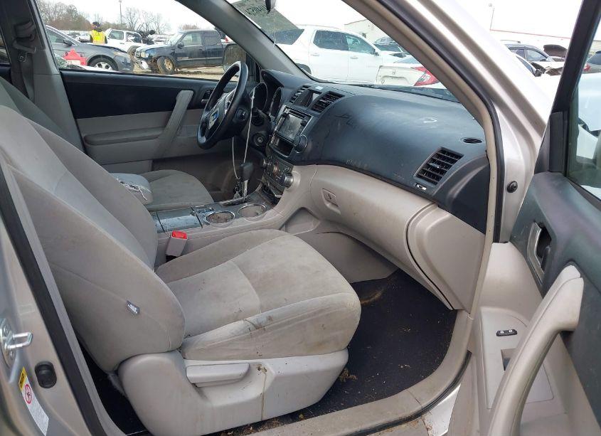 Photo 5 of 2013 Toyota Highlander BASE PLUS (VIN 5TDZA3EH0DS040182)