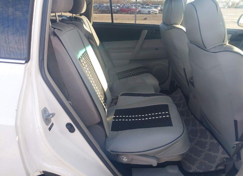 Photo 8 of 2012 Toyota Highlander (VIN 5TDZA3EH1CS017184)