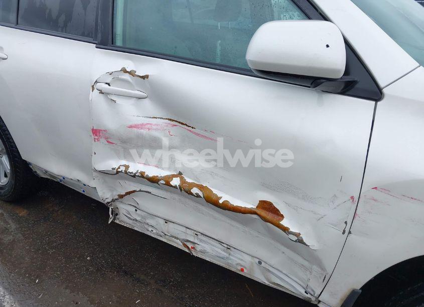 Photo 6 of 2010 Toyota Highlander (VIN 5TDZA3EH2AS005591)