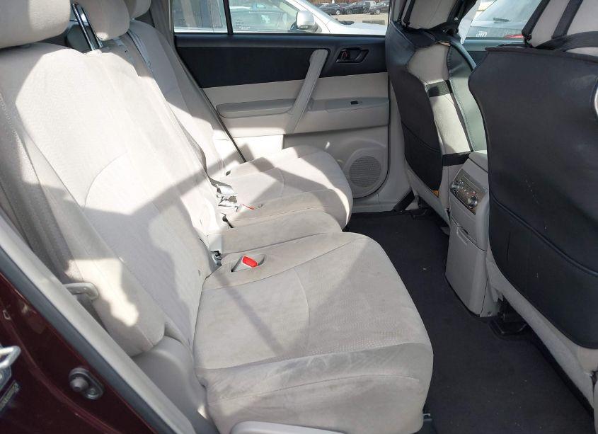 Photo 8 of 2013 Toyota Highlander (VIN 5TDZA3EH2DS031578)