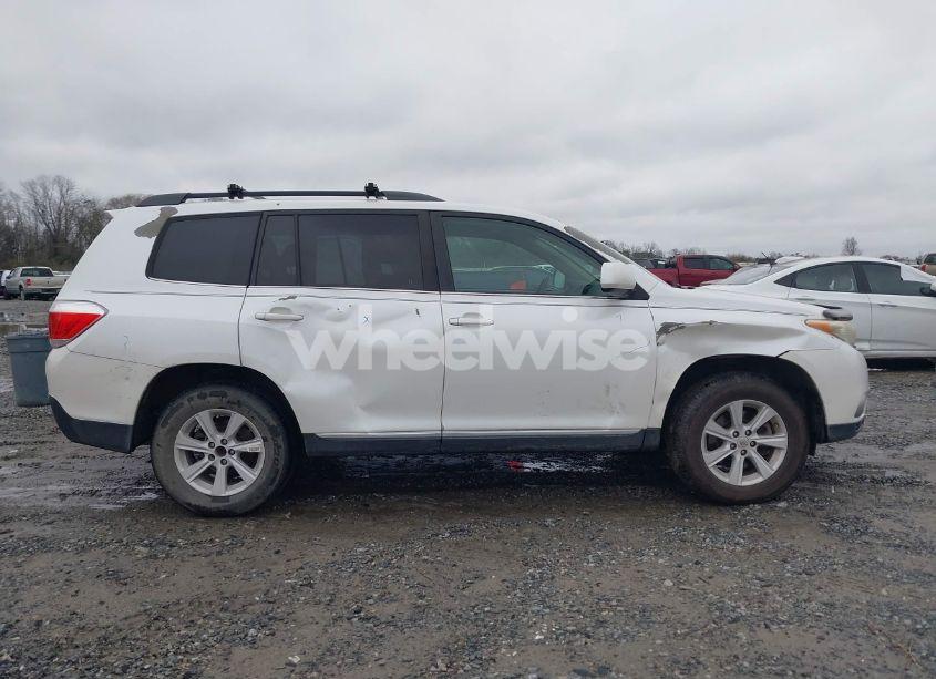 Photo 13 of 2013 Toyota Highlander BASE PLUS (VIN 5TDZA3EH2DS035257)