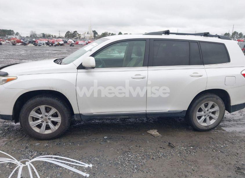 Photo 14 of 2013 Toyota Highlander BASE PLUS (VIN 5TDZA3EH2DS035257)