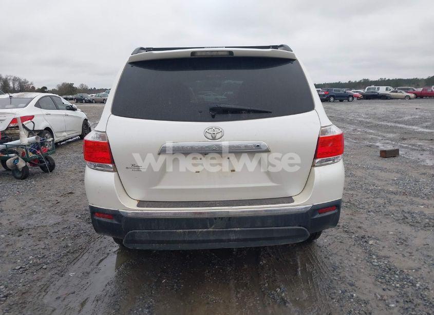 Photo 16 of 2013 Toyota Highlander BASE PLUS (VIN 5TDZA3EH2DS035257)