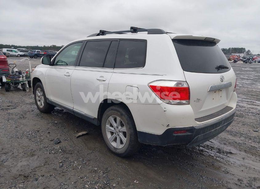 Photo 3 of 2013 Toyota Highlander BASE PLUS (VIN 5TDZA3EH2DS035257)