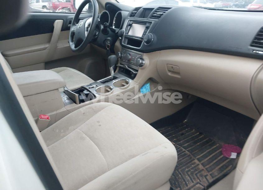 Photo 5 of 2013 Toyota Highlander BASE PLUS (VIN 5TDZA3EH2DS035257)