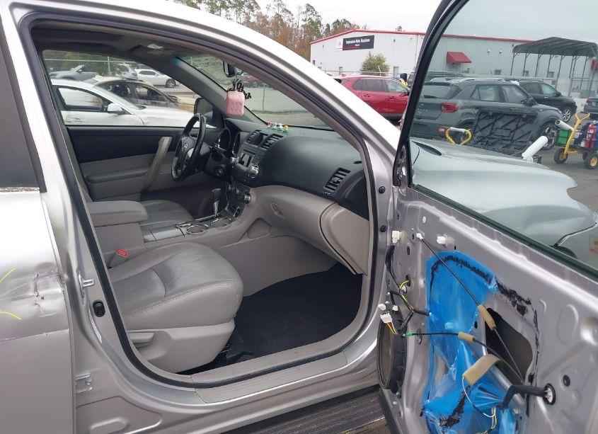 Photo 5 of 2012 Toyota Highlander SE (VIN 5TDZA3EH3CS020877)