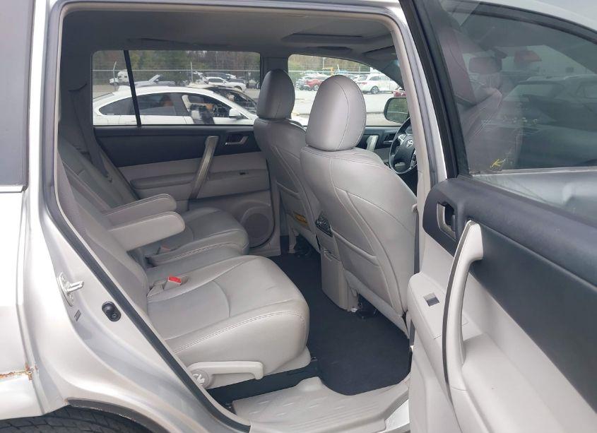 Photo 8 of 2012 Toyota Highlander SE (VIN 5TDZA3EH3CS020877)