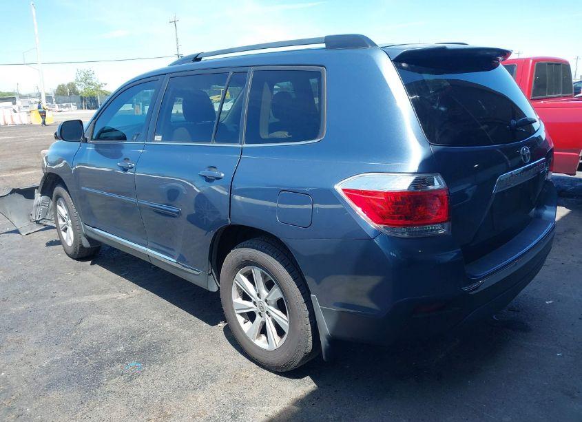 Photo 3 of 2013 Toyota Highlander BASE PLUS (VIN 5TDZA3EH3DS041147)