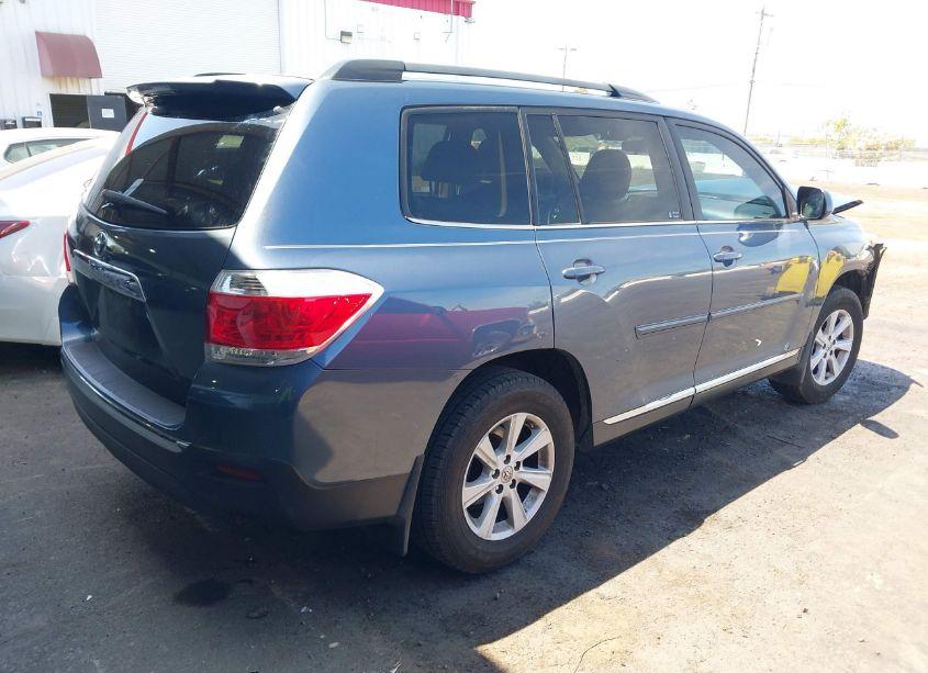 Photo 4 of 2013 Toyota Highlander BASE PLUS (VIN 5TDZA3EH3DS041147)