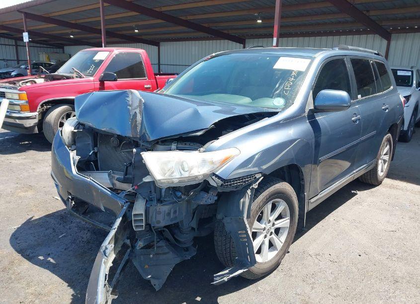 Photo 6 of 2013 Toyota Highlander BASE PLUS (VIN 5TDZA3EH3DS041147)