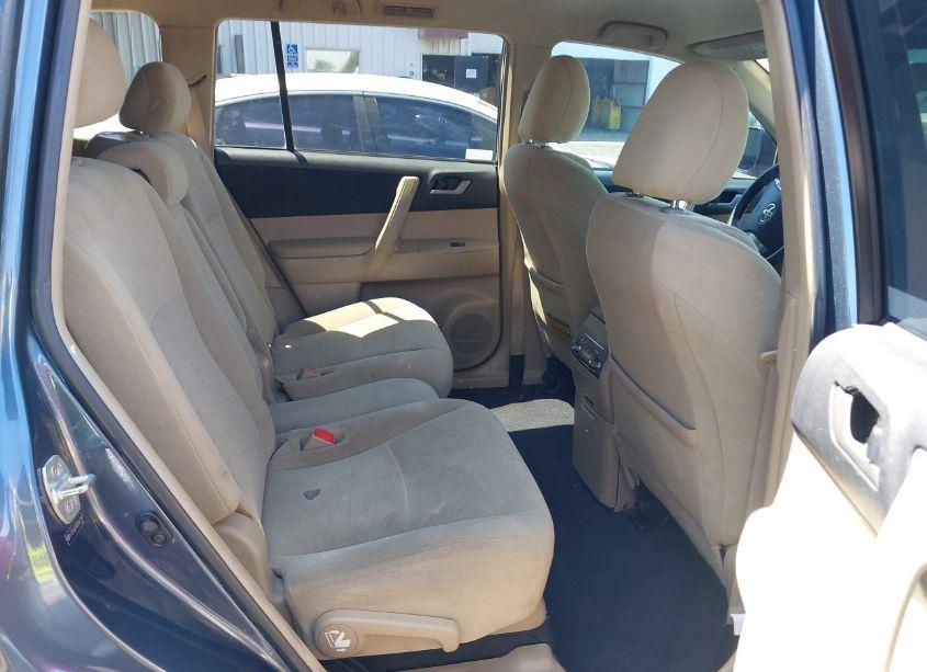 Photo 8 of 2013 Toyota Highlander BASE PLUS (VIN 5TDZA3EH3DS041147)