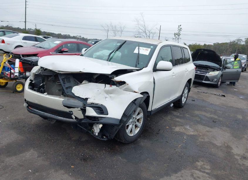 Photo 2 of 2013 Toyota Highlander (VIN 5TDZA3EH3DS044100)