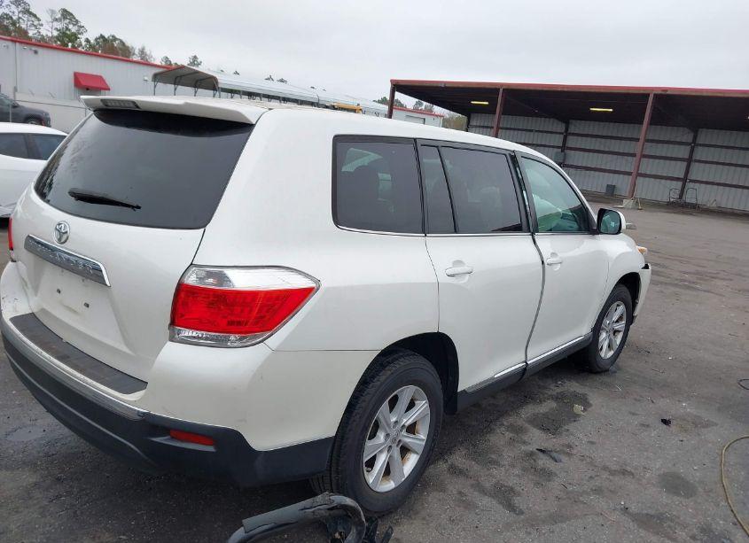 Photo 4 of 2013 Toyota Highlander (VIN 5TDZA3EH3DS044100)