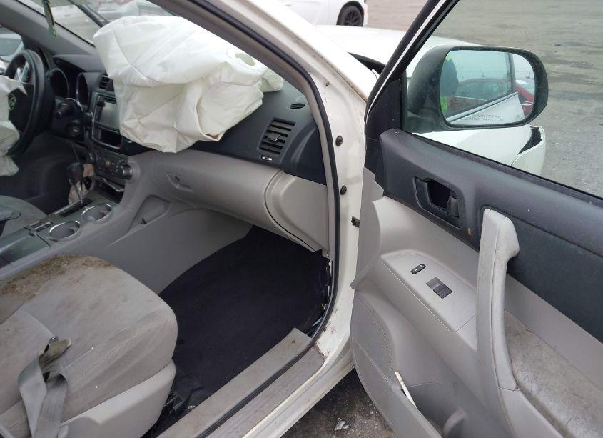 Photo 5 of 2013 Toyota Highlander (VIN 5TDZA3EH3DS044100)