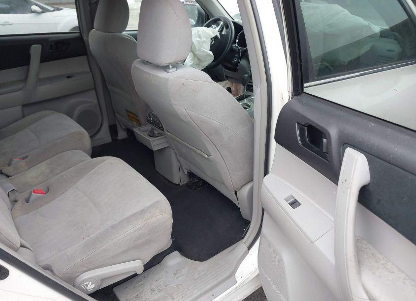 Photo 8 of 2013 Toyota Highlander (VIN 5TDZA3EH3DS044100)