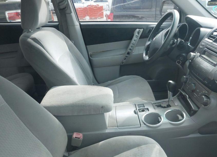 Photo 5 of 2010 Toyota Highlander (VIN 5TDZA3EH4AS001543)