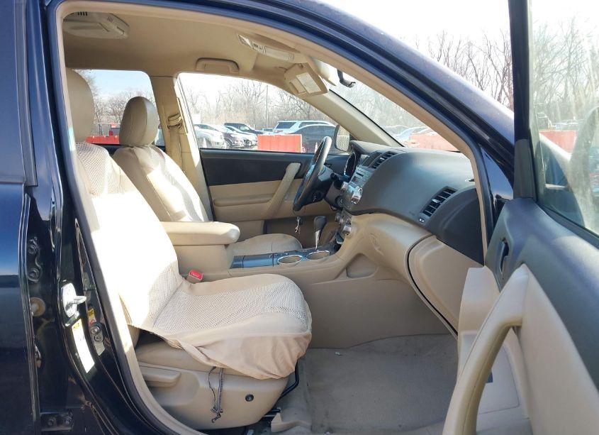 Photo 5 of 2010 Toyota Highlander (VIN 5TDZA3EH6AS001771)