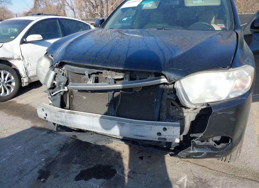Photo 6 of 2010 Toyota Highlander (VIN 5TDZA3EH6AS001771)