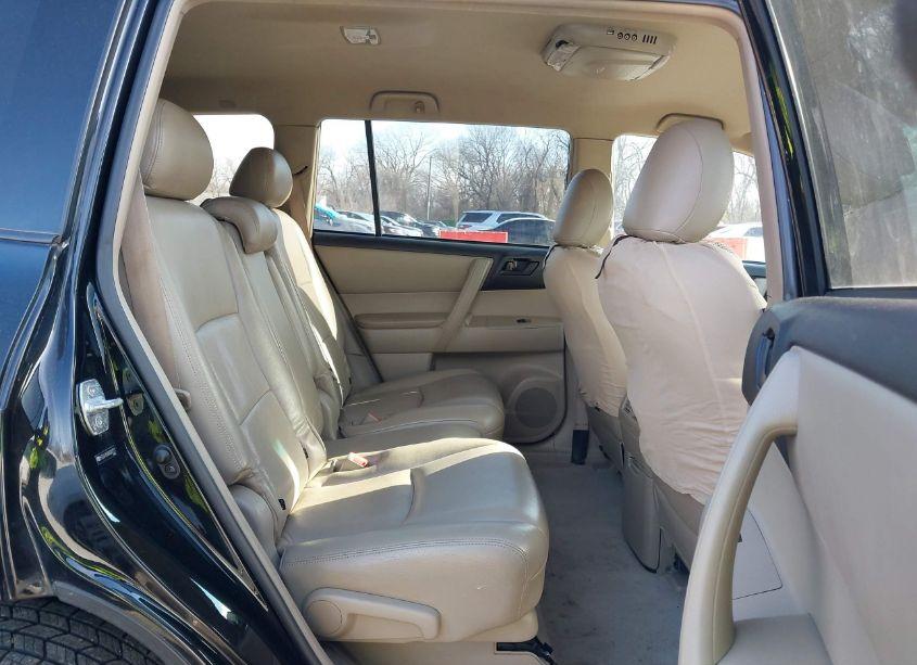 Photo 8 of 2010 Toyota Highlander (VIN 5TDZA3EH6AS001771)
