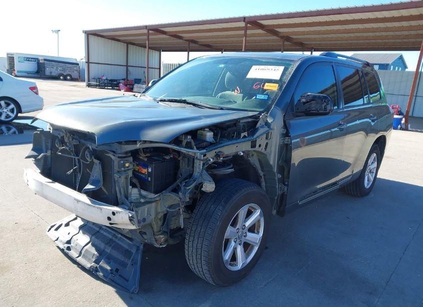 Photo 2 of 2010 Toyota Highlander (VIN 5TDZA3EH6AS006565)
