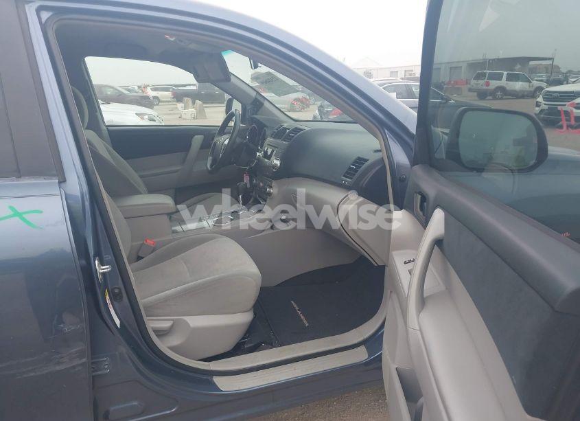 Photo 5 of 2011 Toyota Highlander SE (VIN 5TDZA3EH6BS008995)