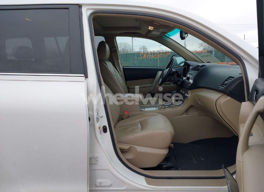 Photo 5 of 2012 Toyota Highlander SE (VIN 5TDZA3EH6CS029962)