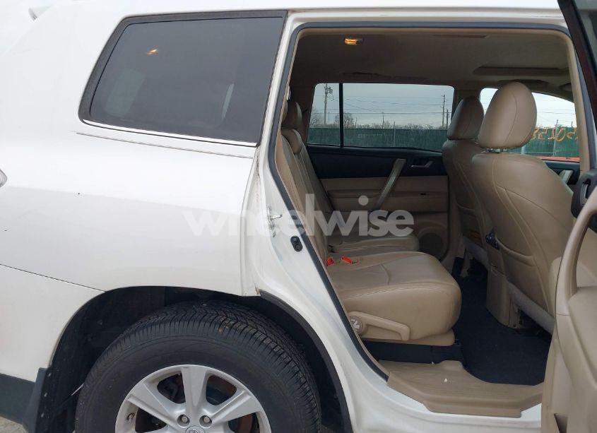 Photo 8 of 2012 Toyota Highlander SE (VIN 5TDZA3EH6CS029962)