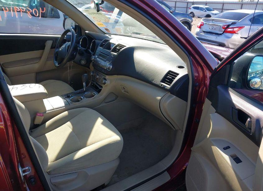 Photo 5 of 2010 Toyota Highlander (VIN 5TDZA3EH7AS002928)