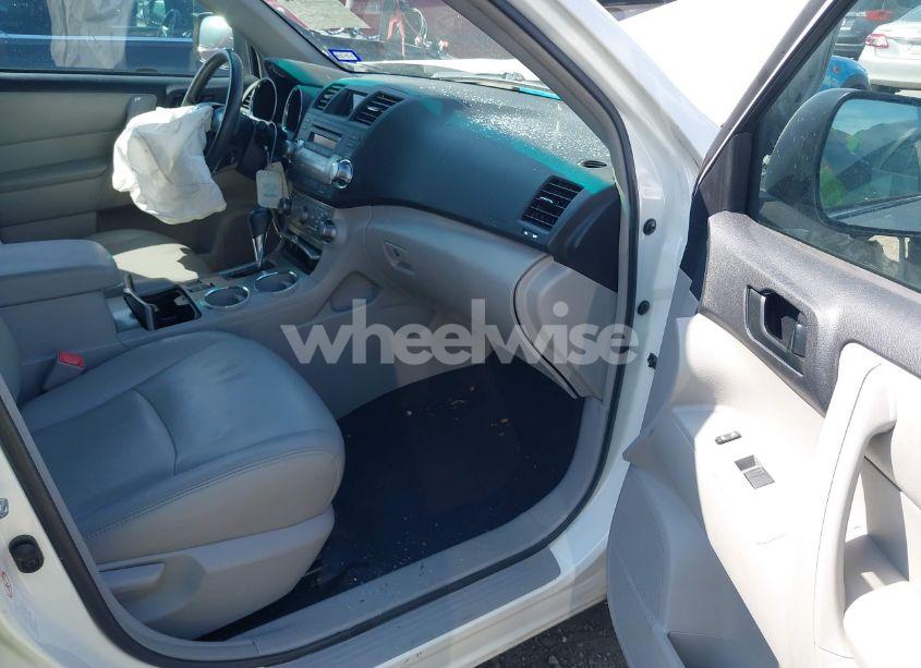 Photo 5 of 2011 Toyota Highlander (VIN 5TDZA3EH7BS011324)