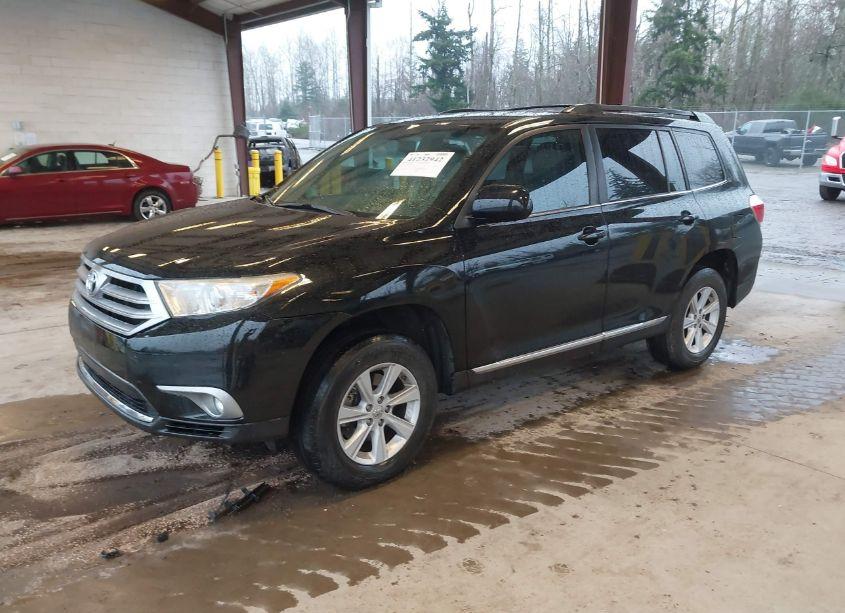Photo 2 of 2013 Toyota Highlander BASE PLUS (VIN 5TDZA3EH7DS043340)