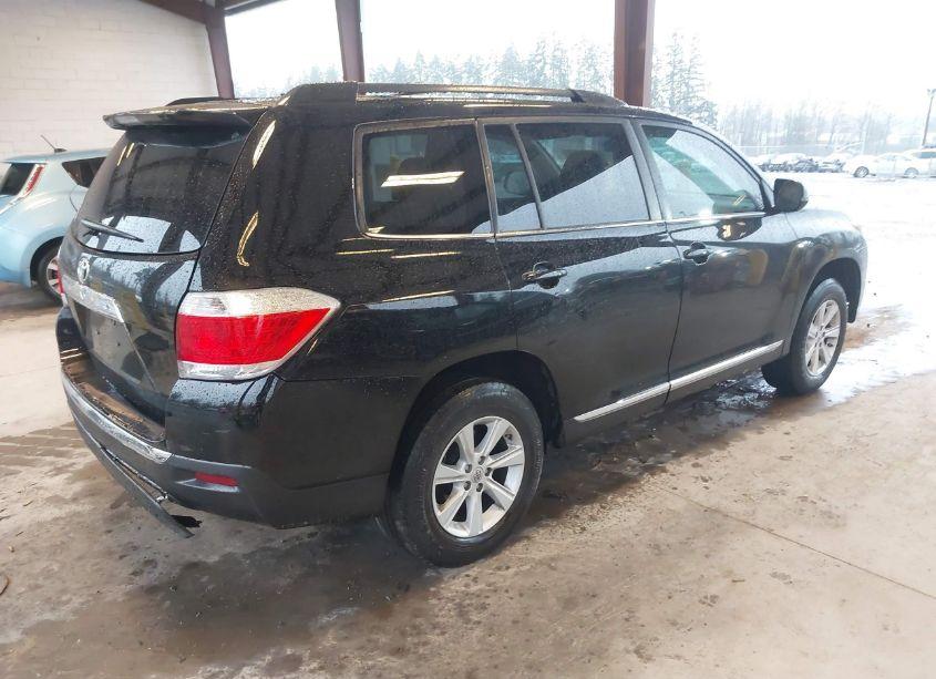 Photo 4 of 2013 Toyota Highlander BASE PLUS (VIN 5TDZA3EH7DS043340)