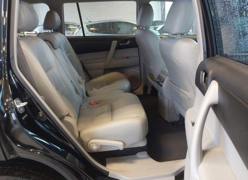 Photo 8 of 2013 Toyota Highlander BASE PLUS (VIN 5TDZA3EH7DS043340)