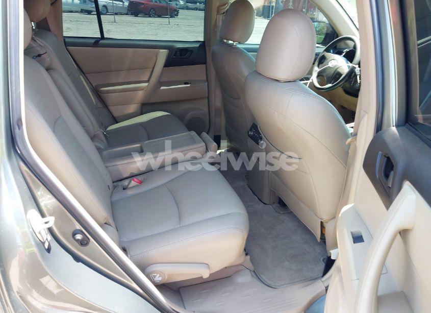 Photo 8 of 2010 Toyota Highlander (VIN 5TDZA3EH8AS004235)