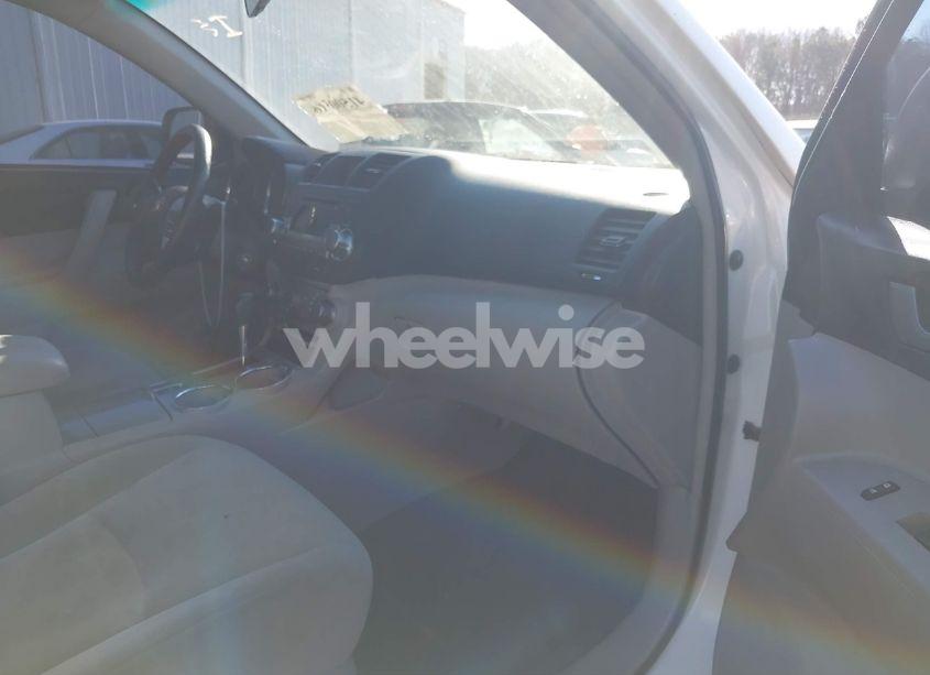 Photo 5 of 2012 Toyota Highlander SE (VIN 5TDZA3EH8CS025850)