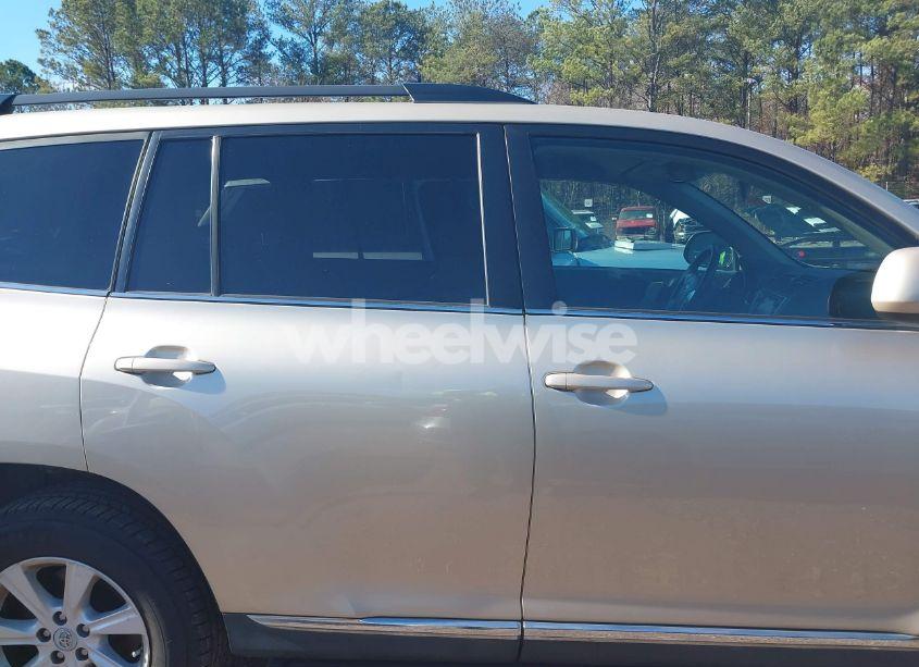 Photo 13 of 2013 Toyota Highlander BASE PLUS (VIN 5TDZA3EH8DS033044)