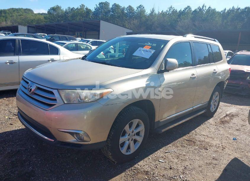 Photo 2 of 2013 Toyota Highlander BASE PLUS (VIN 5TDZA3EH8DS033044)