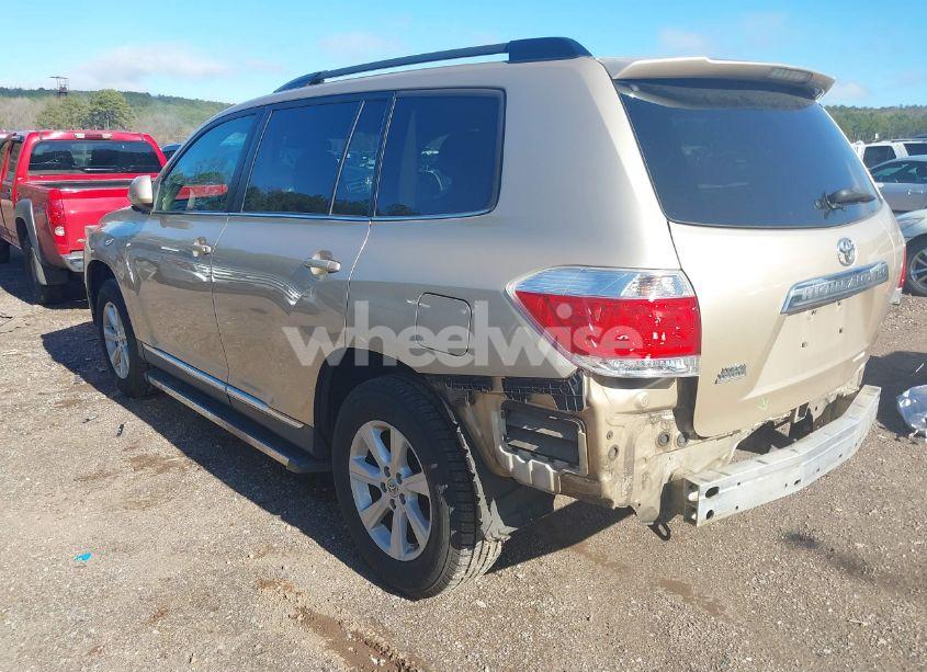 Photo 3 of 2013 Toyota Highlander BASE PLUS (VIN 5TDZA3EH8DS033044)