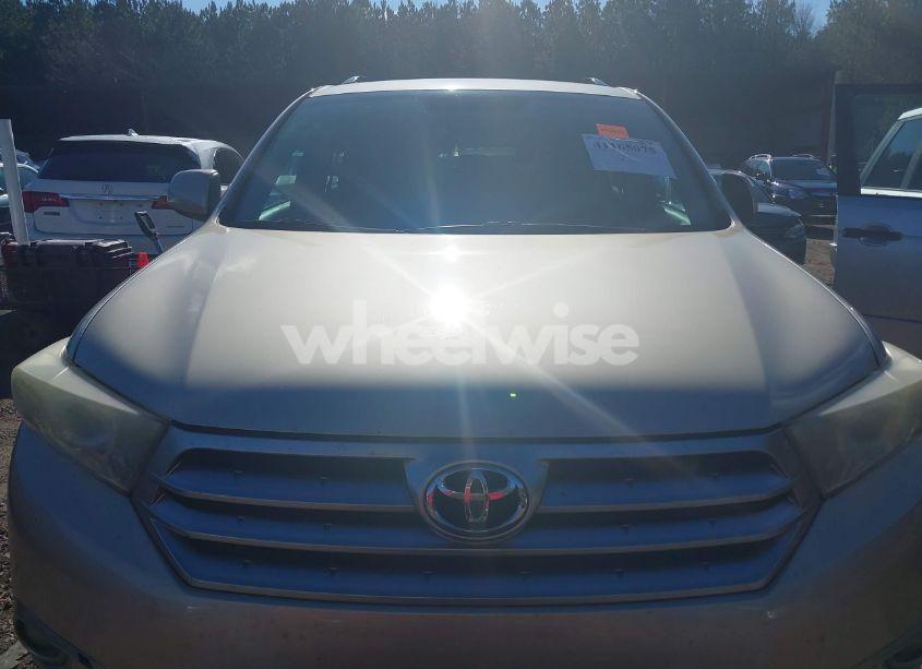 Photo 6 of 2013 Toyota Highlander BASE PLUS (VIN 5TDZA3EH8DS033044)