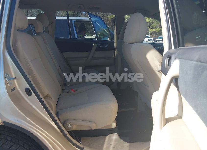 Photo 8 of 2013 Toyota Highlander BASE PLUS (VIN 5TDZA3EH8DS033044)