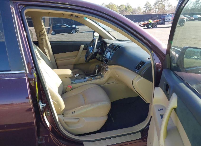Photo 5 of 2013 Toyota Highlander (VIN 5TDZA3EH8DS041483)