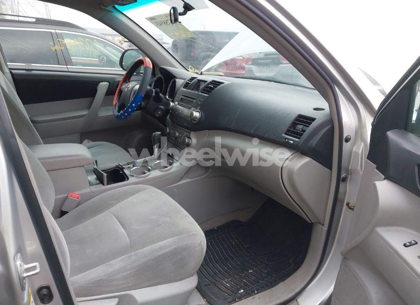 Photo 5 of 2010 Toyota Highlander (VIN 5TDZA3EH9AS007466)