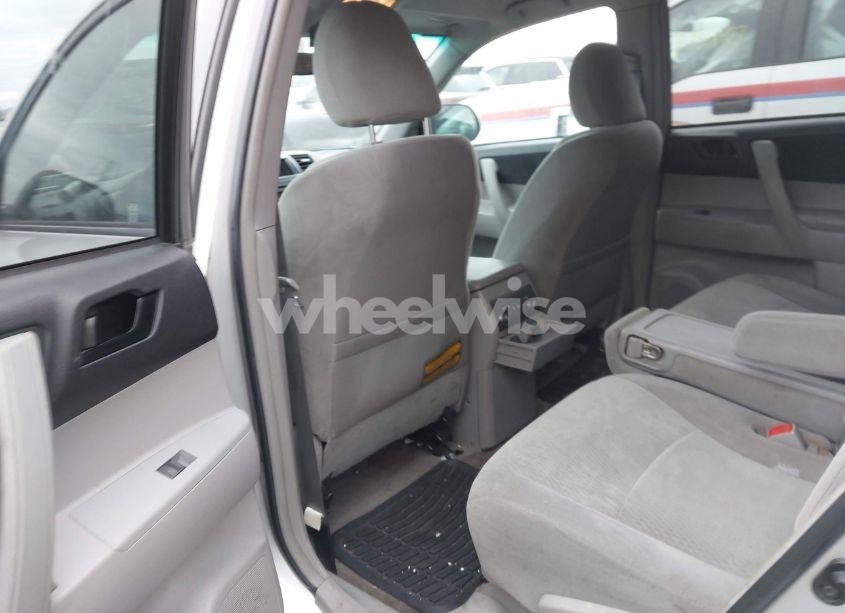 Photo 8 of 2010 Toyota Highlander (VIN 5TDZA3EH9AS007466)