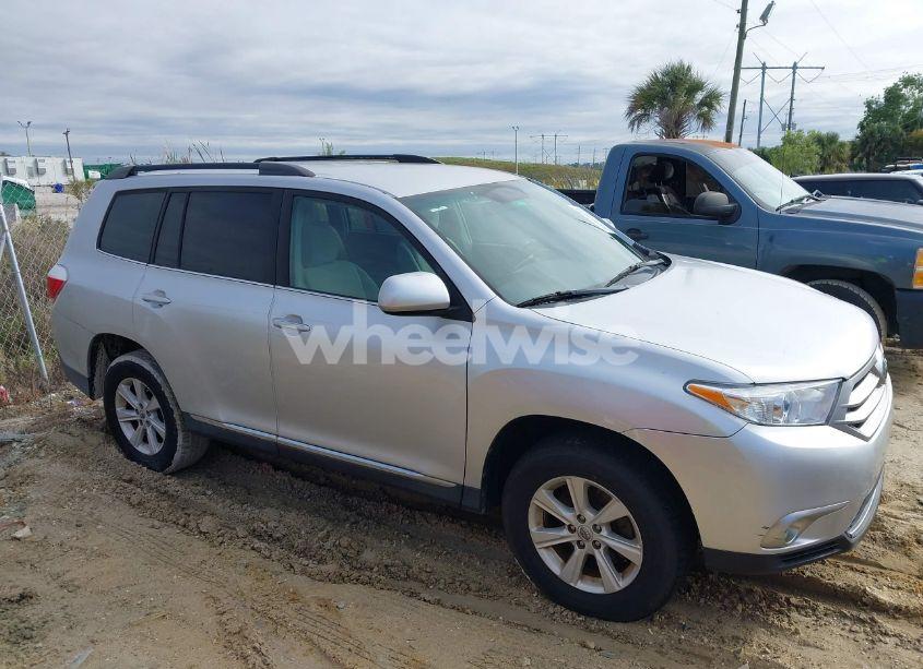 Photo 13 of 2011 Toyota Highlander SE (VIN 5TDZA3EHXBS008658)
