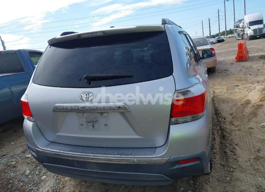 Photo 16 of 2011 Toyota Highlander SE (VIN 5TDZA3EHXBS008658)