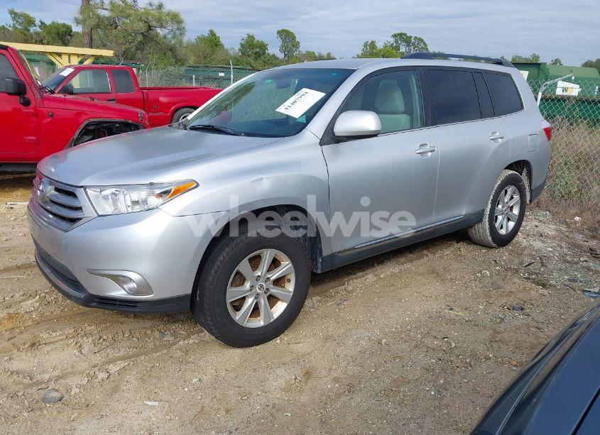 Photo 2 of 2011 Toyota Highlander SE (VIN 5TDZA3EHXBS008658)