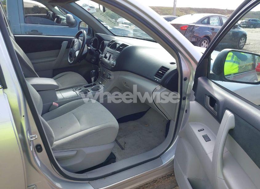 Photo 5 of 2011 Toyota Highlander SE (VIN 5TDZA3EHXBS008658)