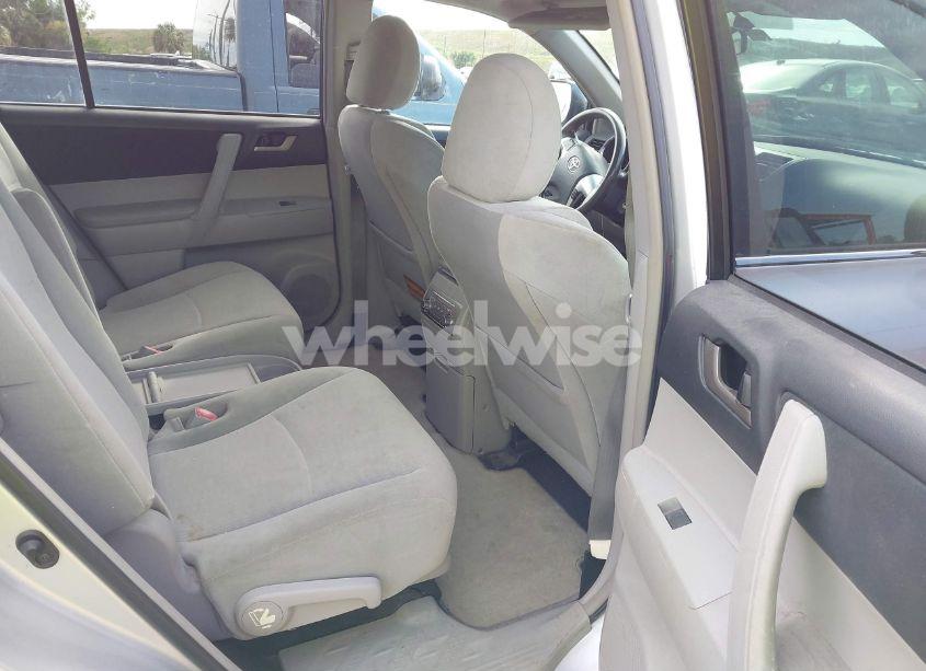 Photo 8 of 2011 Toyota Highlander SE (VIN 5TDZA3EHXBS008658)