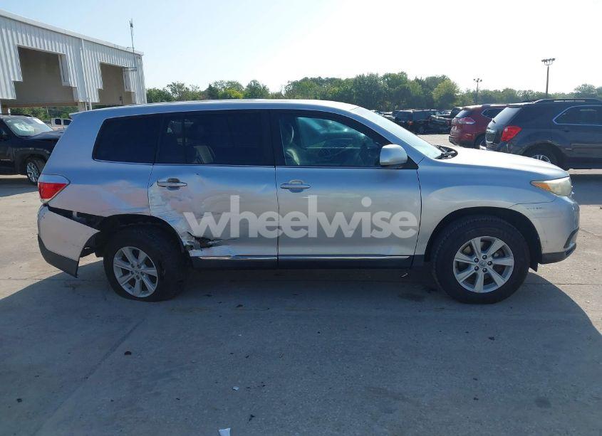 Photo 13 of 2013 Toyota Highlander (VIN 5TDZA3EHXDS031859)