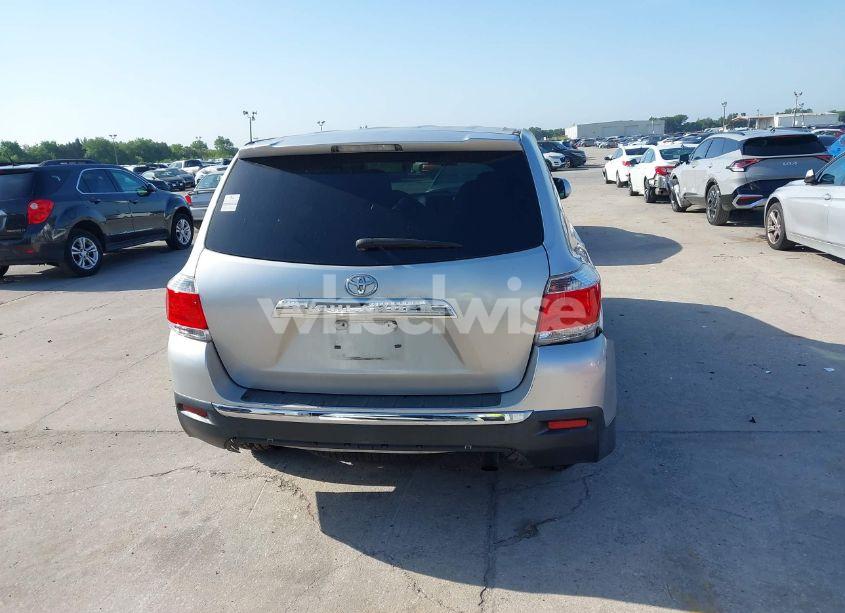 Photo 16 of 2013 Toyota Highlander (VIN 5TDZA3EHXDS031859)