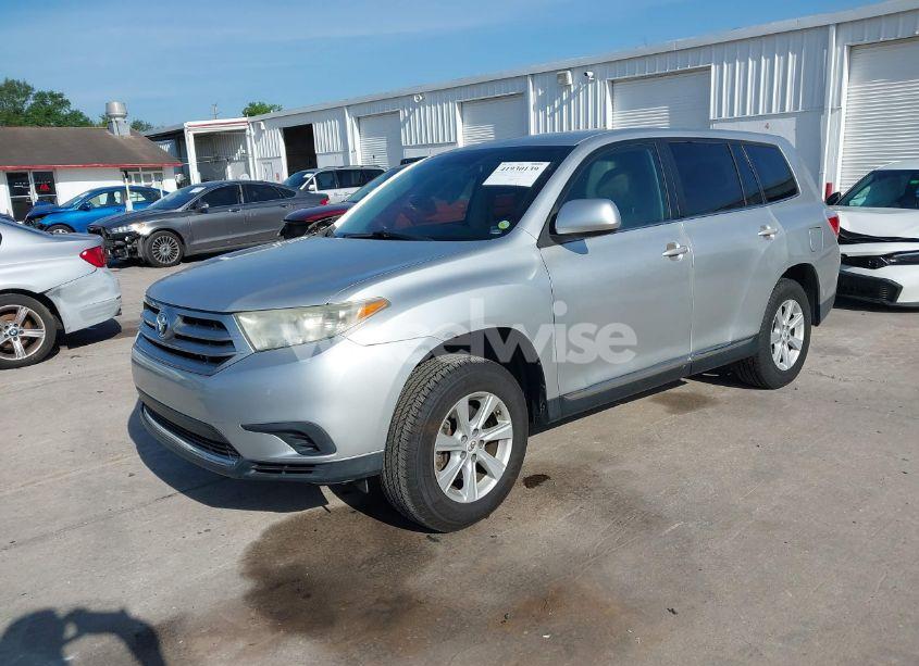 Photo 2 of 2013 Toyota Highlander (VIN 5TDZA3EHXDS031859)